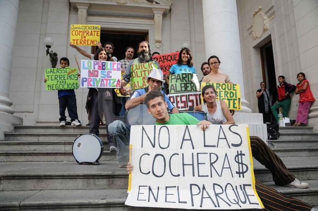 Malestar social. Asambleístas protestaron en Legislatura por las cocheras.
