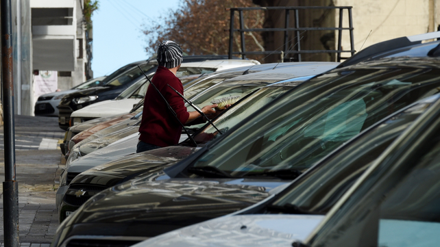 Dura crítica de una concejala rosarina a la norma que prohibe a los cuidacoches: Solo ganan las mafias