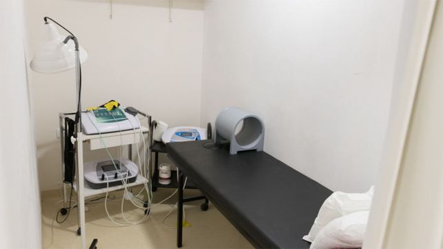 Los instrumentos y aparatos decomisados al falso kinesiólogo irán a la salud pública.&nbsp;
