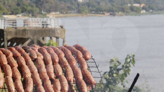 Miles de personas recorren lo stands y puestos de comida de Sabores de Paraná