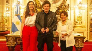 La senadora de Jujuy de La Libertad Avanza contrató en el Senado a sus tres hijos, su nuera, su hermano, su sobrina y su cuñada. Qué dijo Javier Milei