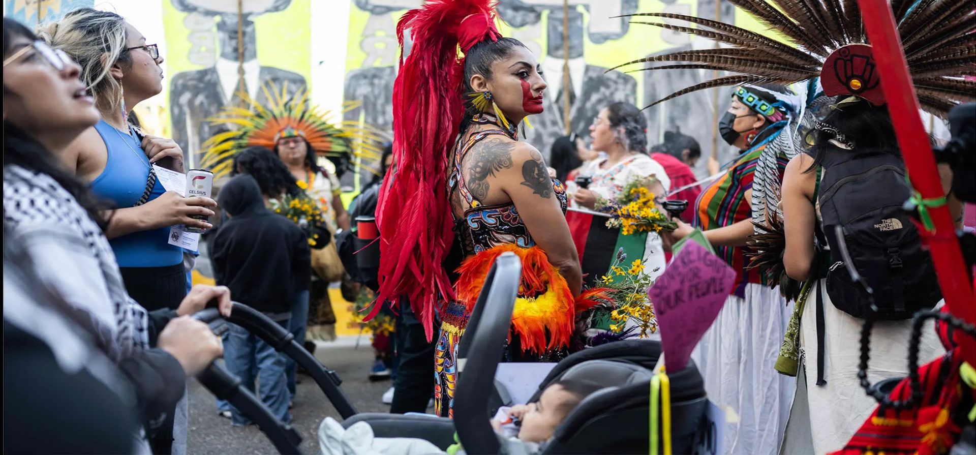 Manifestantes asisten a una protesta por el "No a la APEC" al margen de la reunión de líderes del Foro de Cooperación Económica Asia-Pacífico (APEC, por sus siglas en inglés) en CaliforniaFotografía: Andrew Caballero-Reynolds/AFP/Getty Images Manifestantes asisten a una protesta por el "No a la APEC" al margen de la reunión de líderes del Foro de Cooperación Económica Asia-Pacífico (APEC, por sus siglas en inglés) en CaliforniaFotografía: Andrew Caballero-Reynolds/AFP/Getty Images