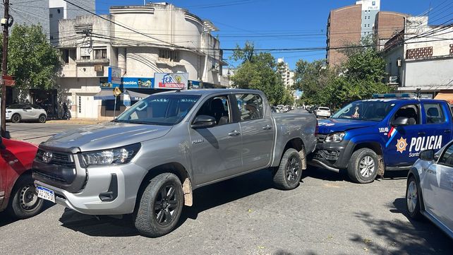 Otro relato salvaje: atropelló a una motociclista en plena avenida Freyre, escapó y terminó preso en la Comisaría 1° Otro relato salvaje: atropelló a una motociclista en plena avenida Freyre, escapó y terminó preso en la Comisaría 1°