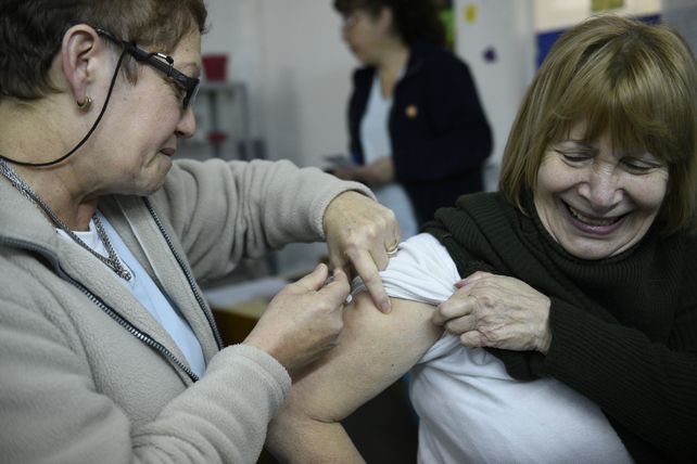 Continúa el plan de vacunación gratuita para grupos de riesgo.