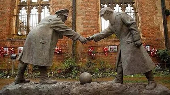 Cuando la Navidad y el fútbol detuvieron la guerra por un día inolvidable