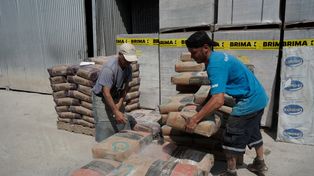 La actividad económica cortó la racha negativa con un leve repunte en octubre