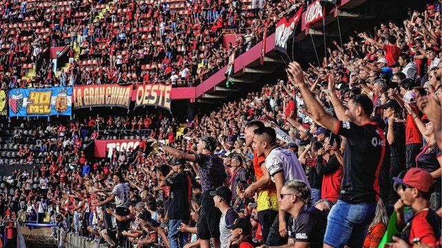 Colón vende entradas para el partido del sábado contra Defensores de Belgrano.