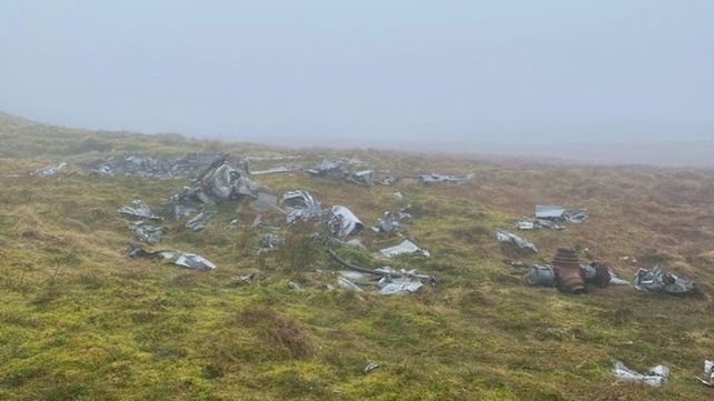 Dos excursionistas encontraron los restos de un avión estrellado hace 73 años