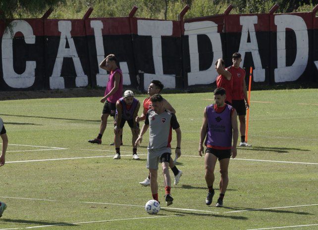 Mariano Soso y Juanchón García en el entrenamiento de Newells.&nbsp;