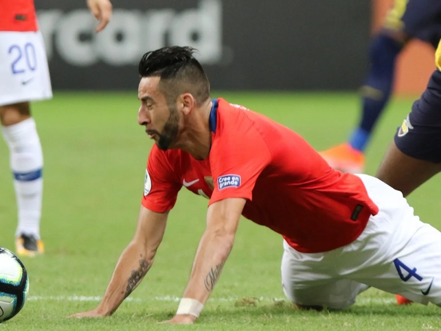 Mauricio Isla, con coronavirus, se pierde el debut de Chile