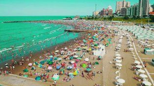 El verano en la costa argentina ofrece alojamientos que van de alternativas económicas a propuestas de lujo.