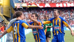 En casa. Ruben marcó para Central y lo celebró con el Kily y Chacho en 2006.