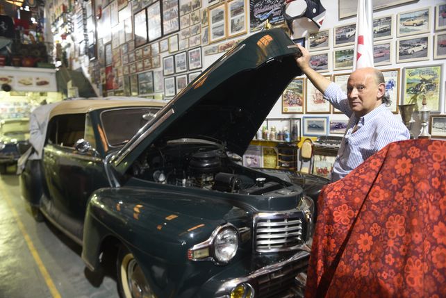En el garage de Cosio hay además algunas reliquias de autos antiguos.