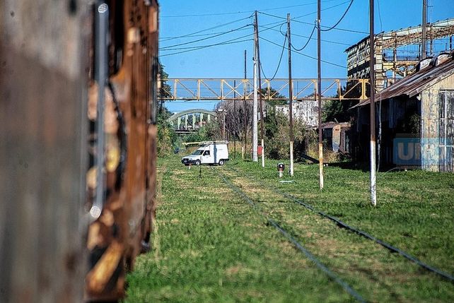 Paraná: desguazan y venden como chatarra vagones del tren incendiados