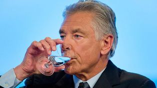 El titular de Nestlé pide privatizar el agua y no la considera un derecho