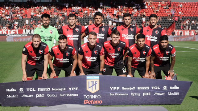 El plantel de Newells que salió a jugar contra Central Córdoba en el Coloso.
