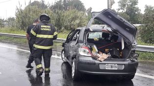Salió caminando del auto que quedó destruido