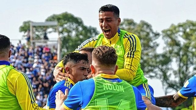 Boca llega con un punto de ventaja sobre Racing a la última fecha del campeonato.