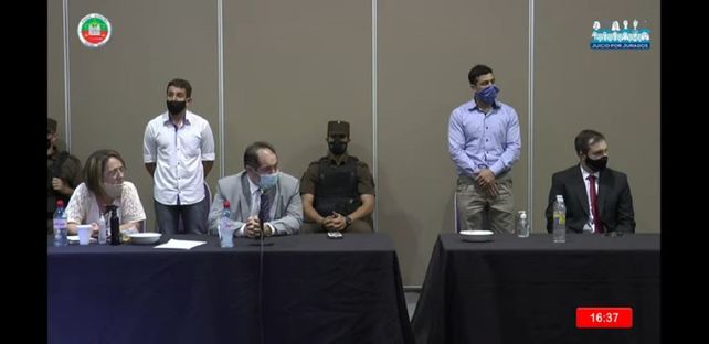Culpable. El veredicto del Jurado de Enjuiciamientos recayó sobre el hombre parado a la derecha.