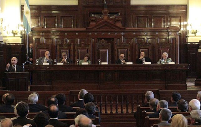 El máximo tribunal de Justicia se expidió esta noche en el controvertido caso.
