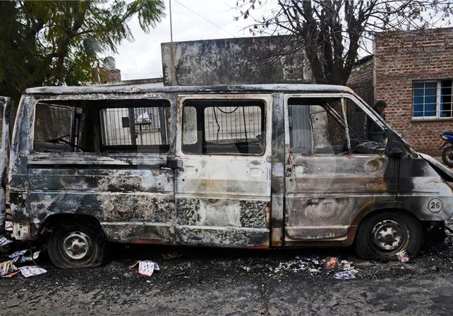 Así quedó la camioneta incendiada./ Mauricio Centurión.