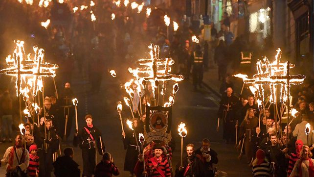 Celebración anual de la noche de la hoguera de Lewes