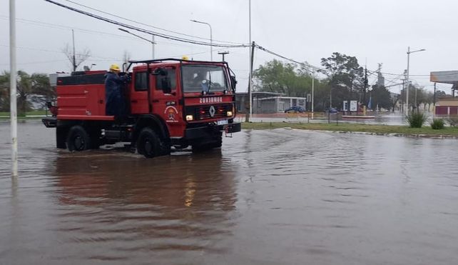 Lluvias abundantes en el sur de Santa Fe: acumulados de hasta 270 milímetros, caminos anegados, cortes de rutas y agua en viviendas