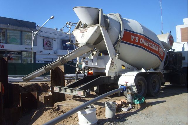 Avanza a buen ritmo el trabajo de Assa en el socavón de Bulevar y Urquiza