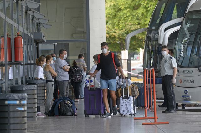 Ultiman el regreso de los viajes  de micros de media y larga distancia