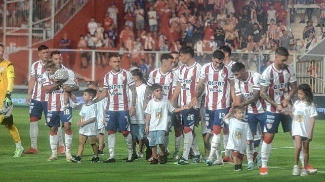 Unión debe ratificar la mejora futbolística y para ello está obligado a ganarle a Independiente Rivadavia.