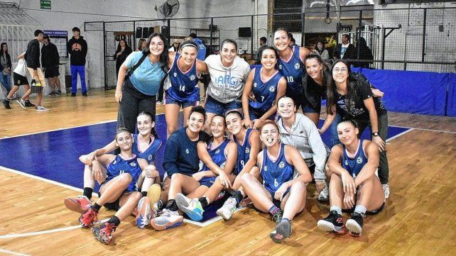 Gimnasia arrancó de la mejor manera el Apertura Femenino al superar como visitante a República del Oeste. Gimnasia arrancó de la mejor manera el Apertura Femenino al superar como visitante a República del Oeste.