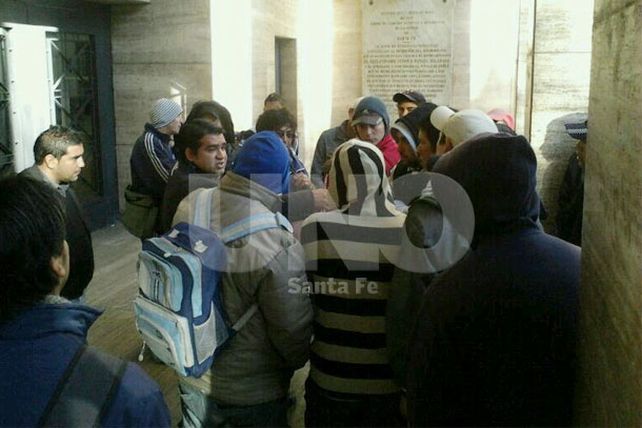 Los limpiavidrios se manifestaron frente al municipio, hubo detenidos