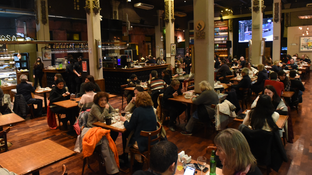 El bodegón vuelve a revalorizarse en una semana cargada de descuentos y promociones en varios boliches de Rosario.