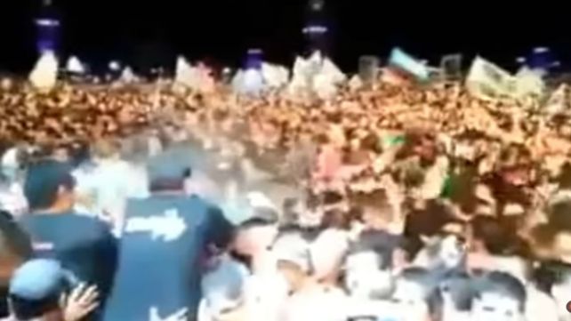 Un video muestra desde el escenario cómo fue la avalancha en el recital del Indio Solari