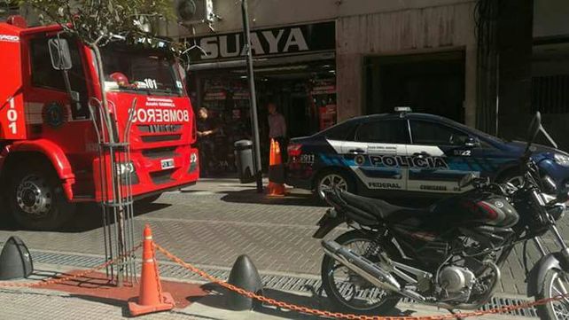 Hallaron el cadáver de un hombre en descomposición junto a un fajo de dólares falsos
