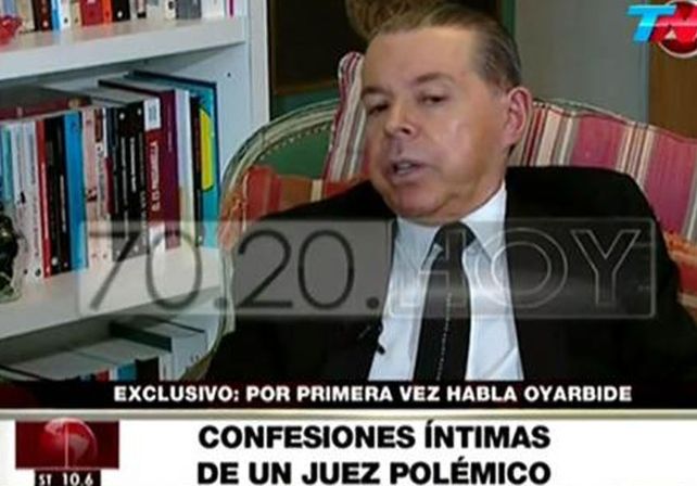 Norberto Oyarbide confesó que sus perras se regocijan con el champagne