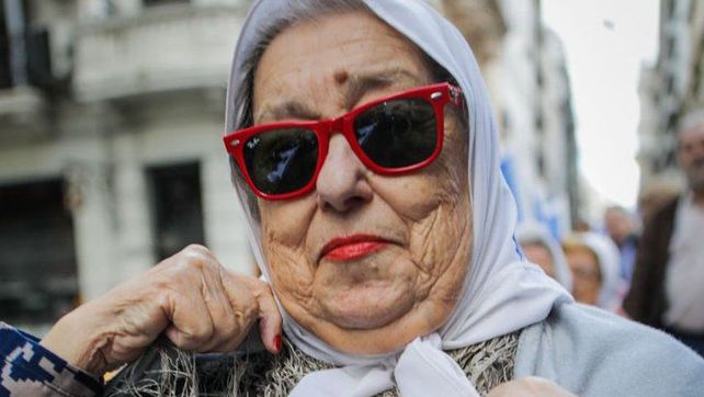 Hebe de Bonafini fue internada para hacerse estudios
