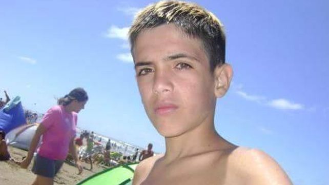 Entraron a robarle y se llevaron hasta las cenizas de su hijo