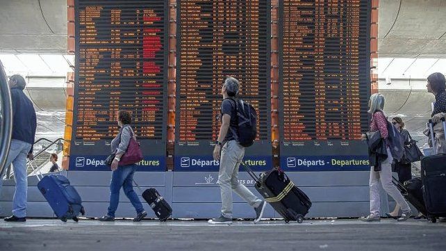 Francia: evacuaron ocho aeropuertos por amenazas de atentado