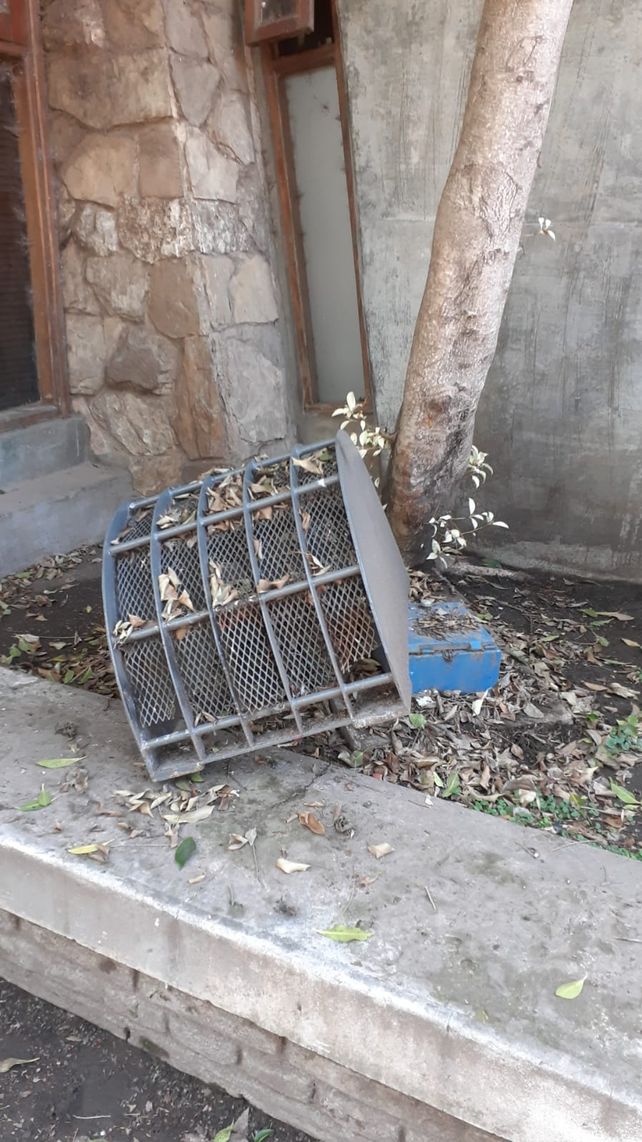 Denuncian que el Parque Independencia quedó arrasado por el vandalismo