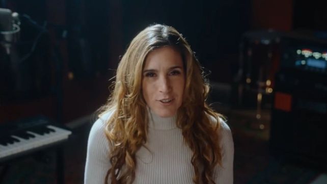 Soledad Pastorutti le puso voz a un emotivo spot mundialista dedicado a la Selección femenina.