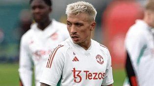 Lisandro Martínez, jugador de Manchester United, ingresó en la parte final de su recuperación.