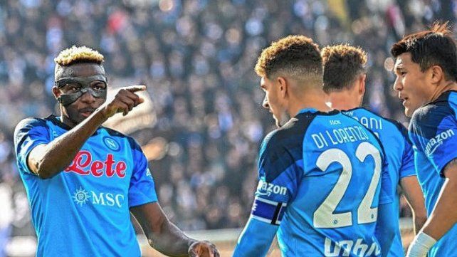 Napoli goleó 3-0 a Spezia y logró su quinta victoria consecutiva.