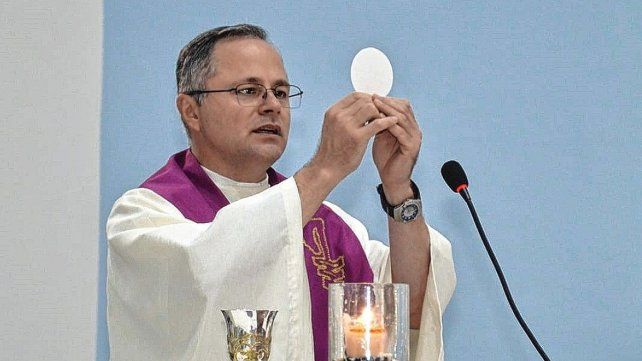 Walter Minigutti. El párroco de la iglesia Santo Domingo Savio de Paraná resaltó los gestos y palabras de Francisco.