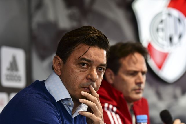 Gallardo no dio pistas pero trae muchos suplentes a Santa Fe
