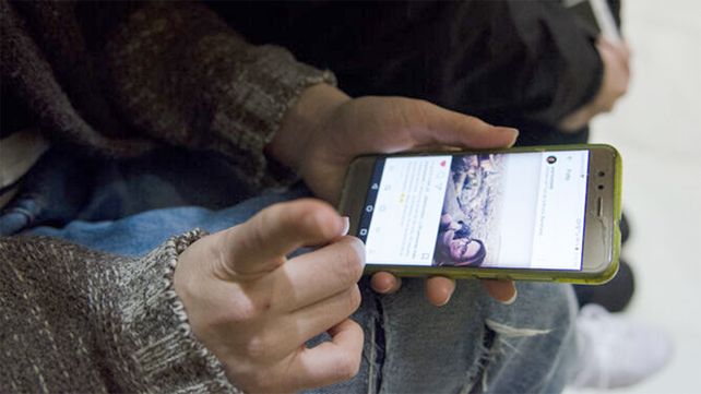 El hombre engañó a través de las redes sociales a casi un centenar de menores para mantener relaciones sexuales.