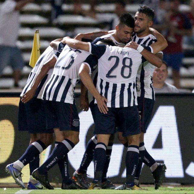 Talleres le ganó a Defensa y quedó muy cerquita de Boca
