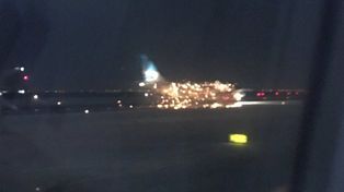Un avión de Aerolíneas Argentinas sufrió un incendio antes de despegar en Nueva York