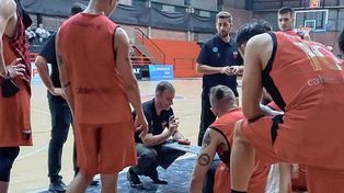 El DT de Colón, Juan Siemienczuk, dio detalles de cómo se arma Colón para la Liga Argentina de Básquet.