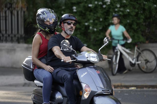 Para evitar riesgos con la moto